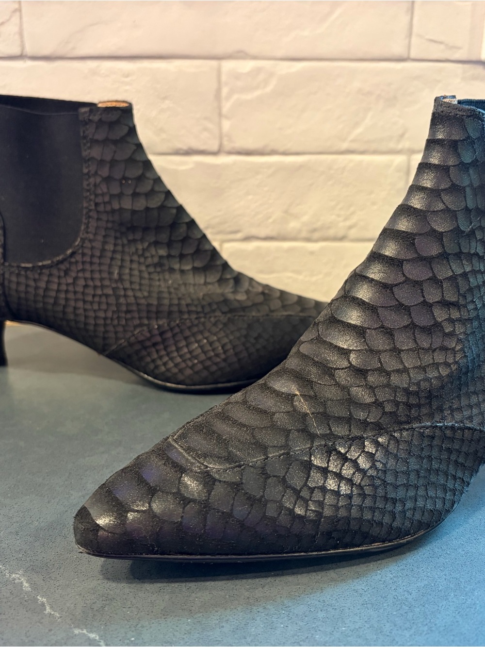 Naturalizer sz 8 Black reptile embossed black suede Pointed Chelsea Booties